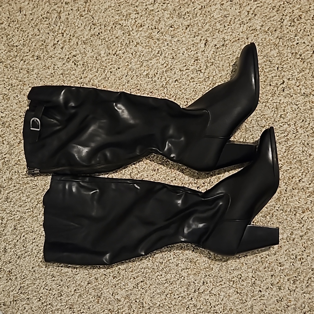 NWOT tall Black Boots